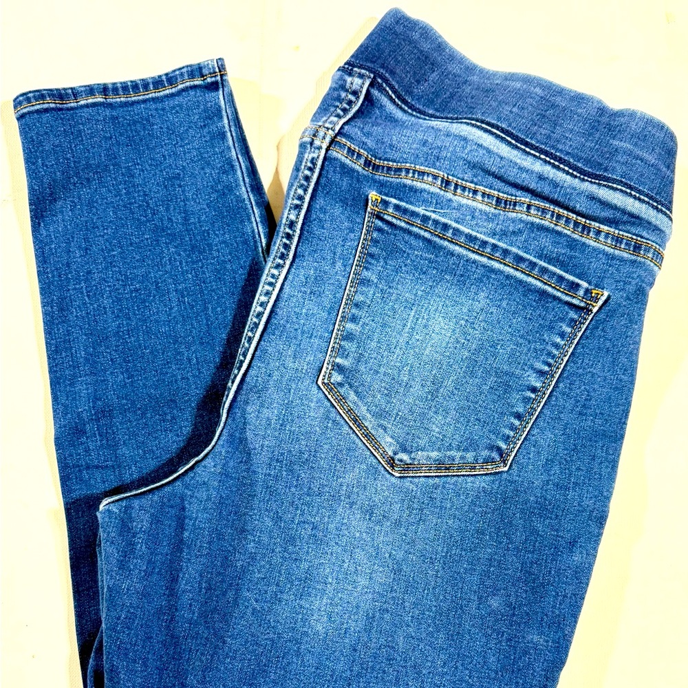 Old Navy Womens Rockstar Jeans Size-14 Super Skinny jeans Distressed Denim